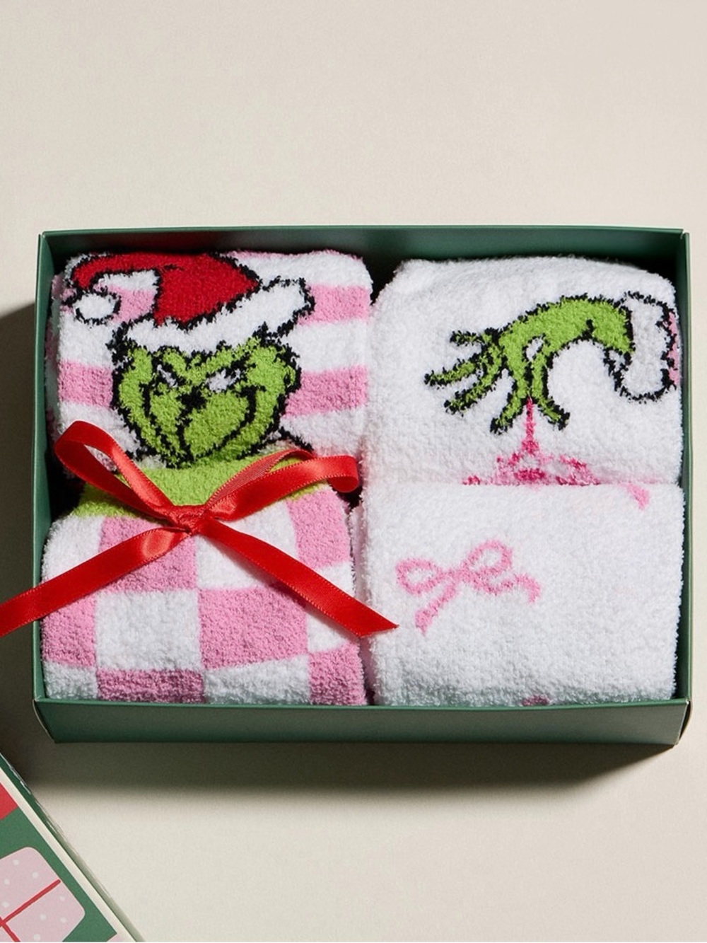 4 Pairs! Grinch Christmas Sock 4-Piece Set w Gift Box